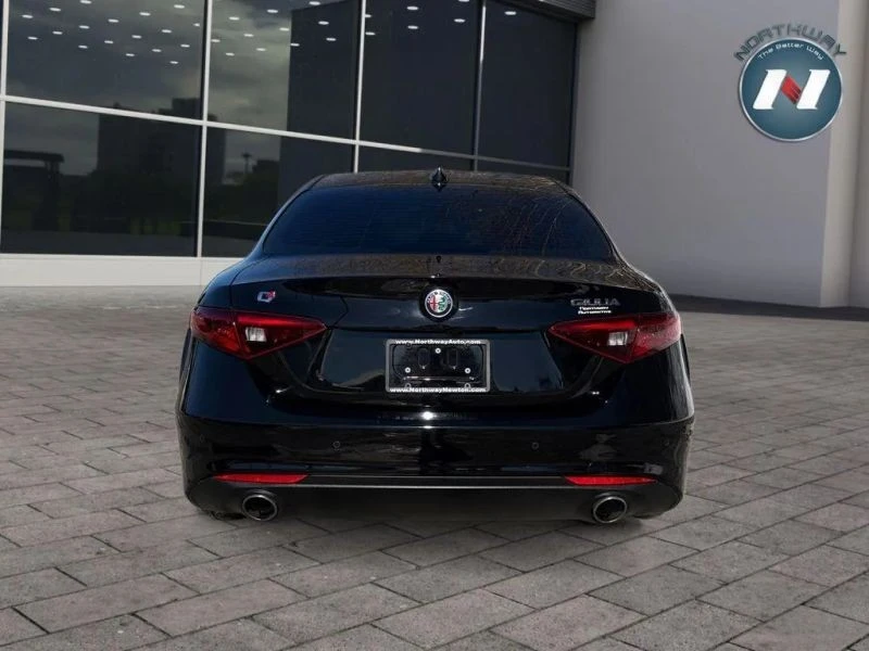 2020 Alfa Romeo Giulia - Image 9 of 12