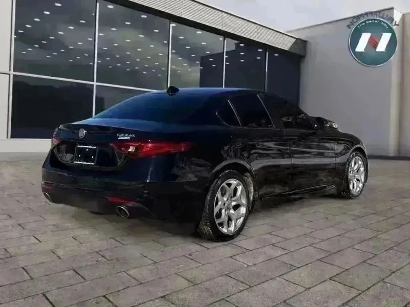 2020 Alfa Romeo Giulia - Image 5 of 12