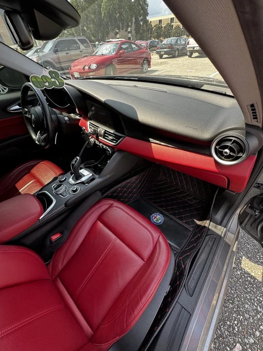 2020 Alfa Romeo Giulia - Image 15 of 16