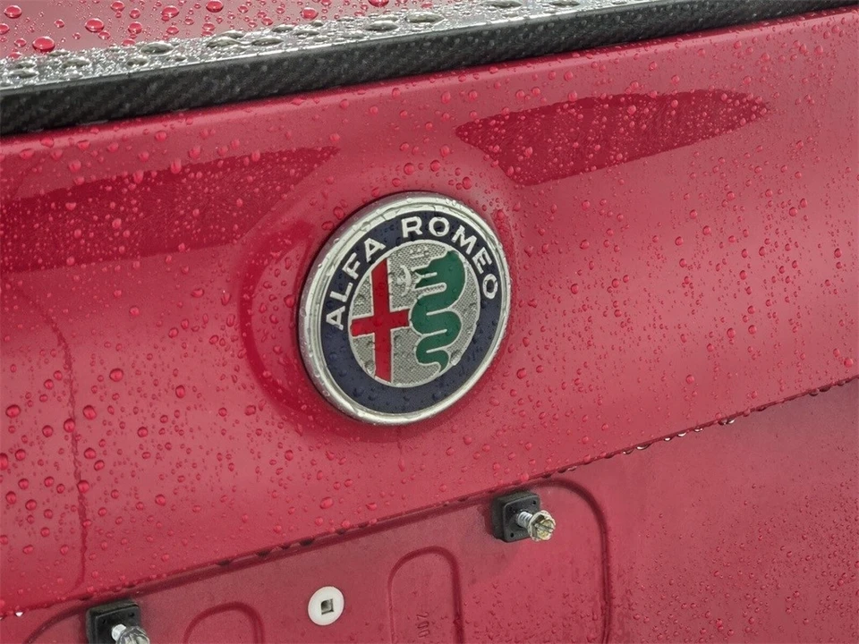 2020 Alfa Romeo Giulia - Image 11 of 12