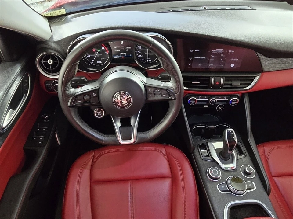 2020 Alfa Romeo Giulia - Image 9 of 12