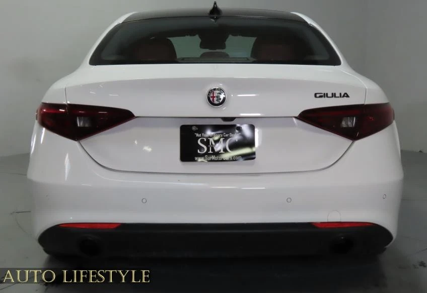 2020 Alfa Romeo Giulia - Image 11 of 21