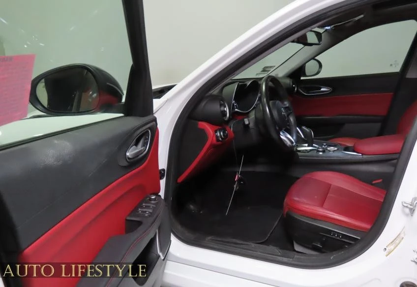 2020 Alfa Romeo Giulia - Image 20 of 21