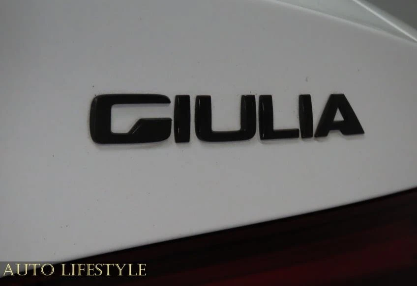 2020 Alfa Romeo Giulia - Image 17 of 21