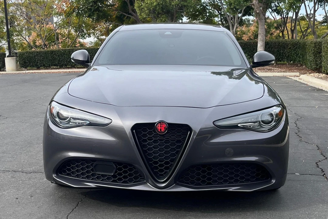 2020 Alfa Romeo Giulia - Image 2 of 31