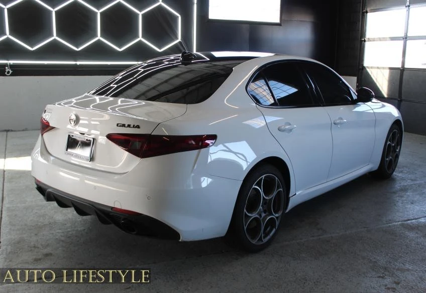 2020 Alfa Romeo Giulia - Image 8 of 21