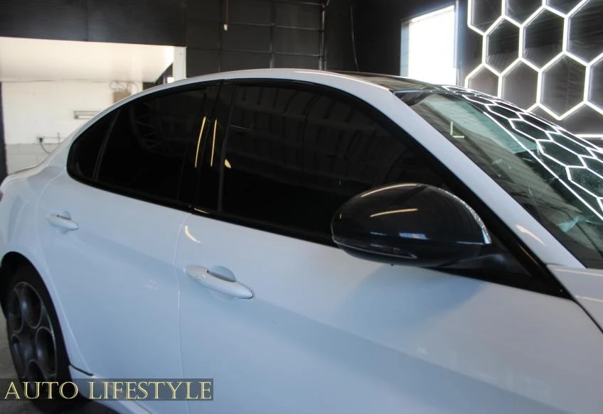 2020 Alfa Romeo Giulia - Image 13 of 21