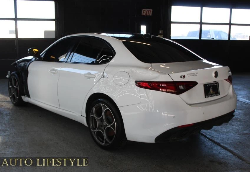 2020 Alfa Romeo Giulia - Image 7 of 21