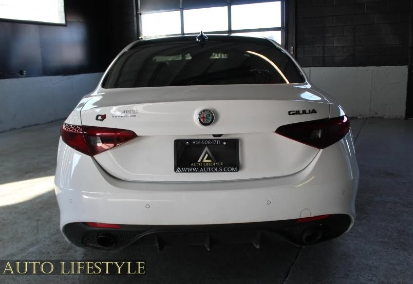 2020 Alfa Romeo Giulia - Image 11 of 21