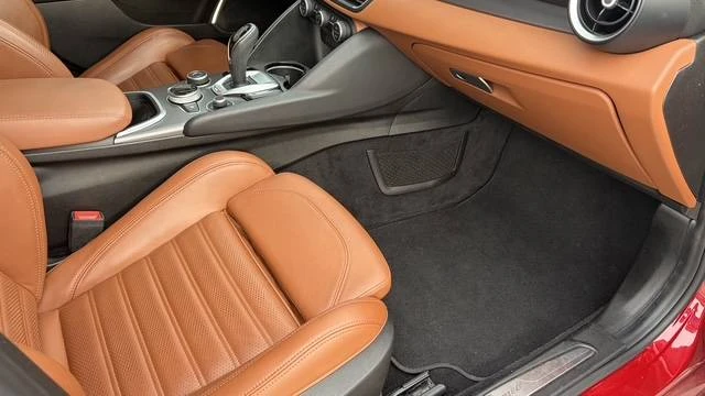 2020 Alfa Romeo Giulia - Image 16 of 19