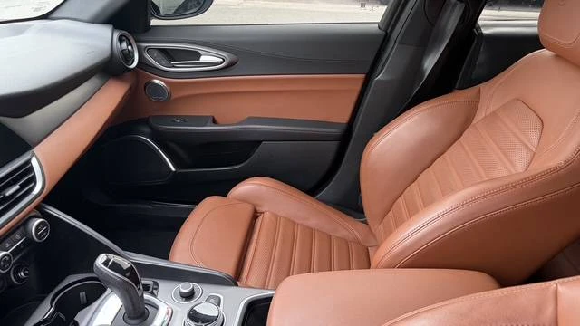 2020 Alfa Romeo Giulia - Image 19 of 24