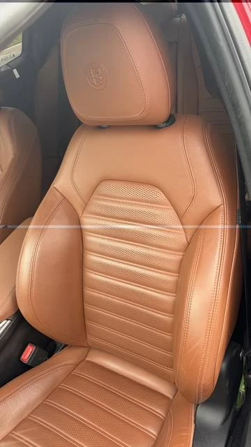 2020 Alfa Romeo Giulia - Image 17 of 24