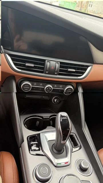 2020 Alfa Romeo Giulia - Image 14 of 19
