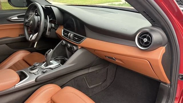 2020 Alfa Romeo Giulia - Image 15 of 19