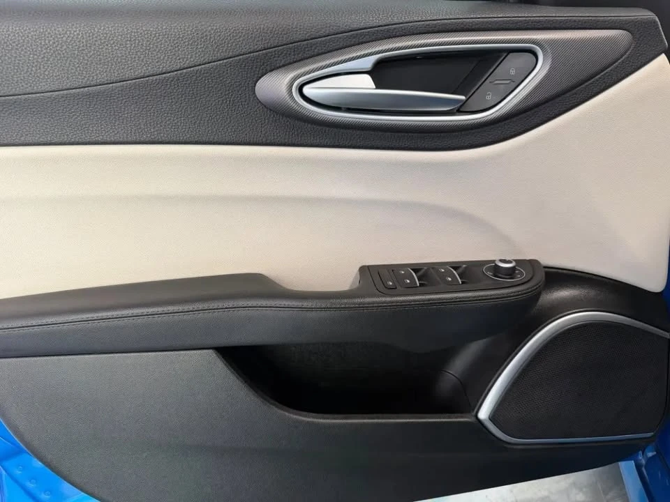 2020 Alfa Romeo Giulia - Image 13 of 19
