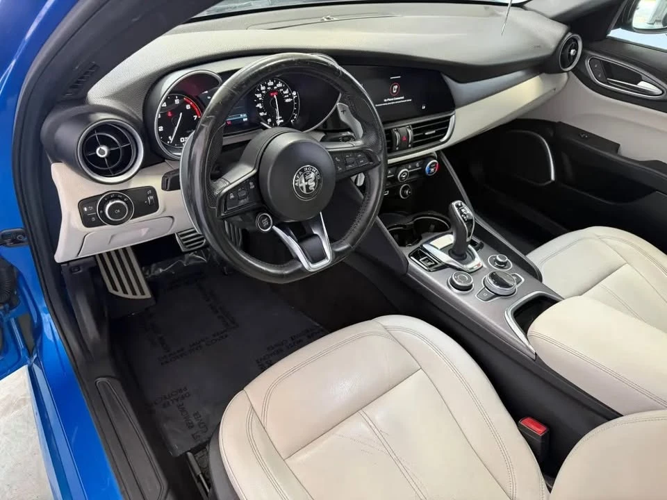 2020 Alfa Romeo Giulia - Image 17 of 19