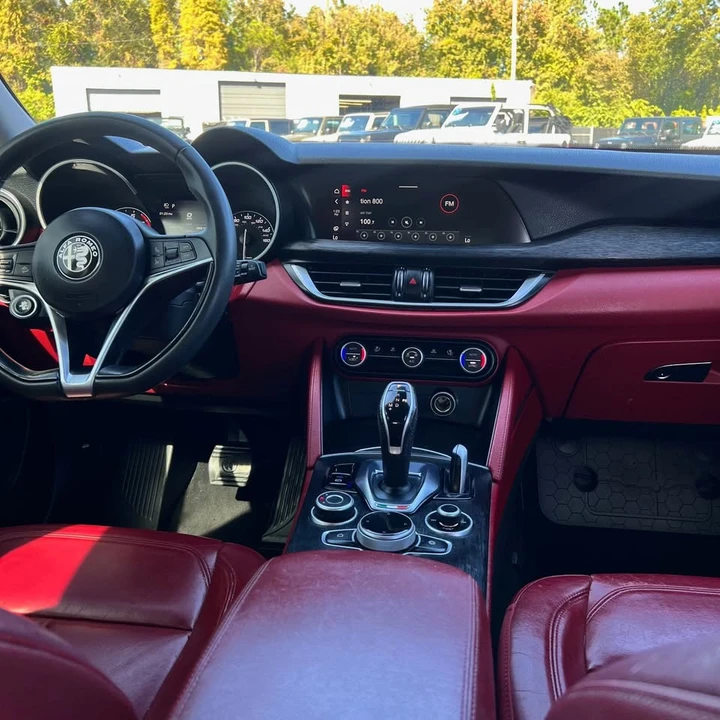 2020 Alfa Romeo Stelvio - Image 16 of 17