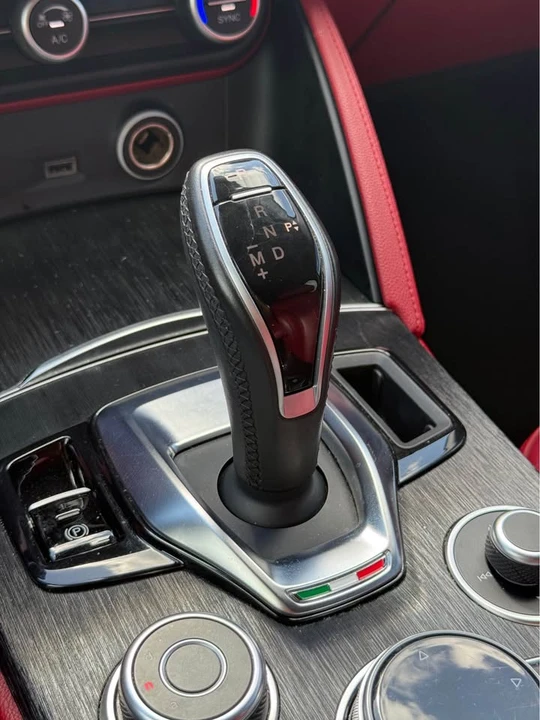 2020 Alfa Romeo Stelvio - Image 15 of 17