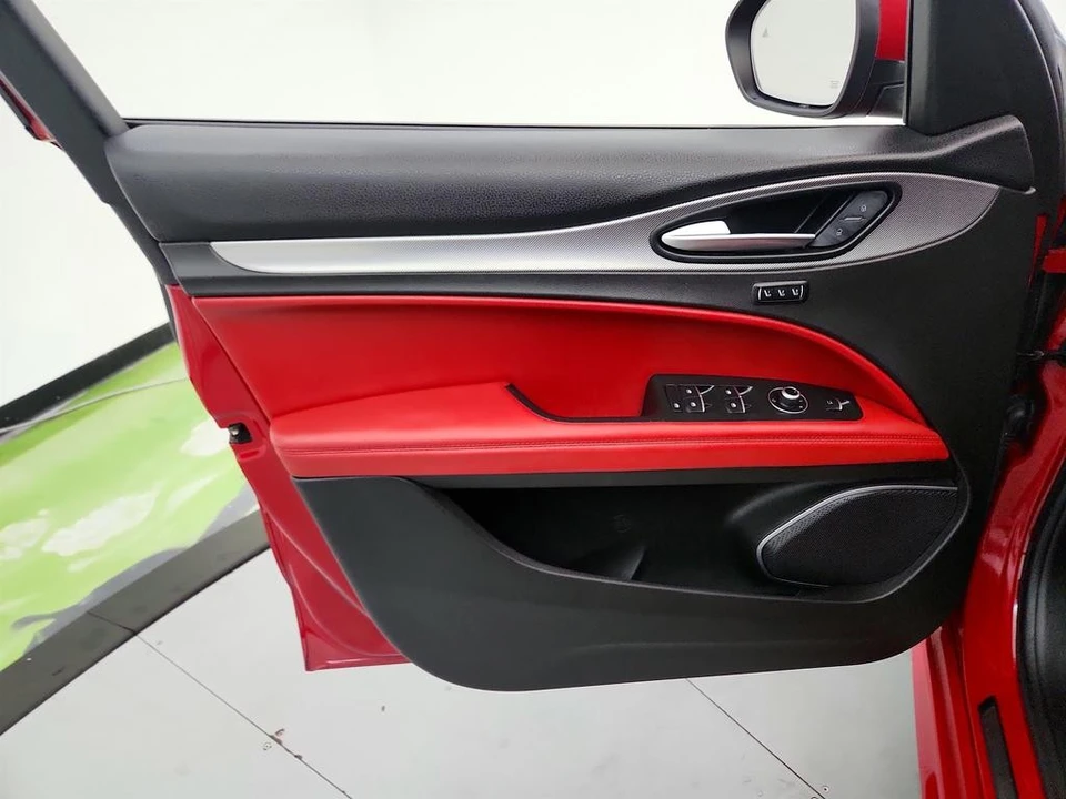2020 Alfa Romeo Stelvio - Image 23 of 31