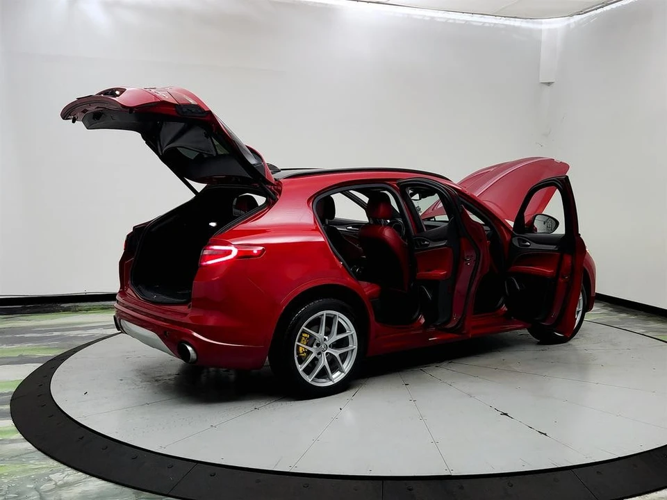 2020 Alfa Romeo Stelvio - Image 11 of 31