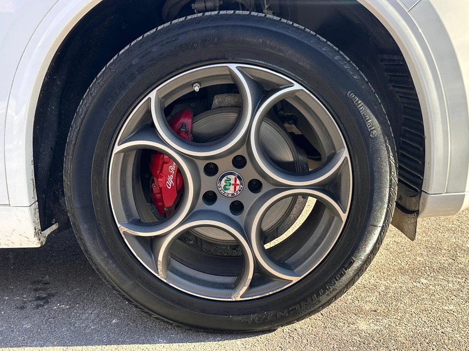 2020 Alfa Romeo Stelvio - Image 15 of 31