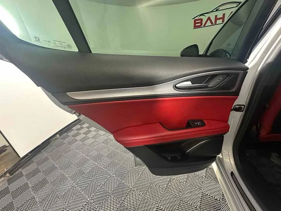 2020 Alfa Romeo Stelvio - Image 17 of 18
