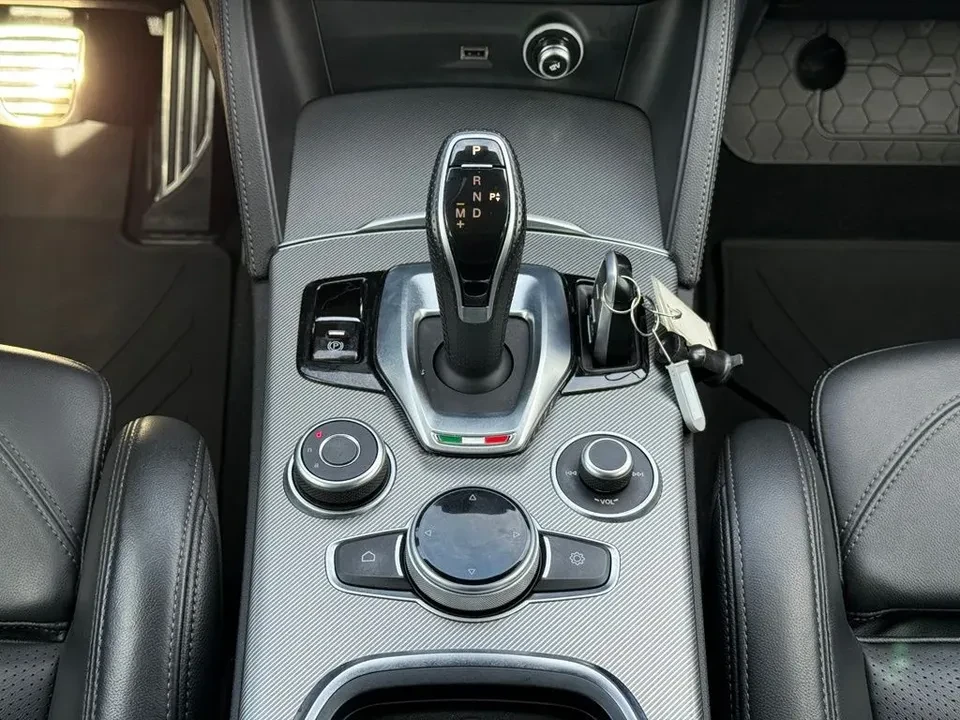 2020 Alfa Romeo Stelvio - Image 17 of 20