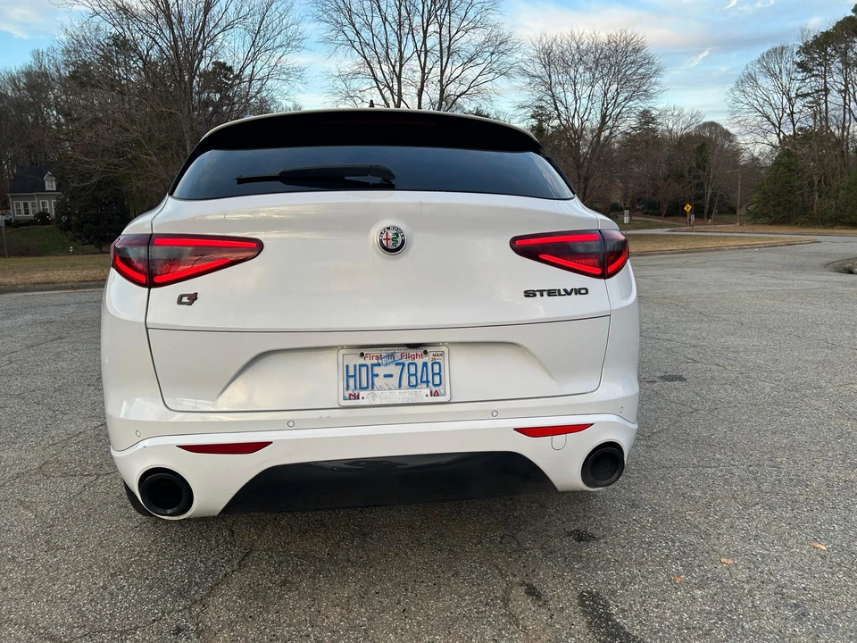 2020 Alfa Romeo Stelvio - Image 11 of 31