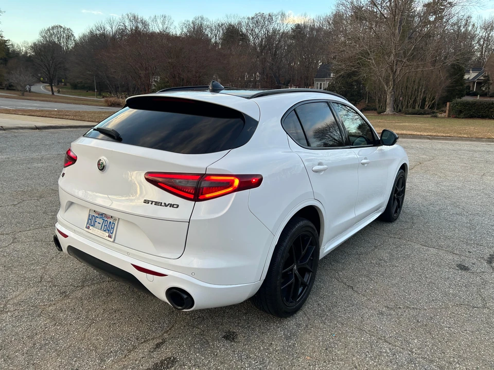 2020 Alfa Romeo Stelvio - Image 15 of 31