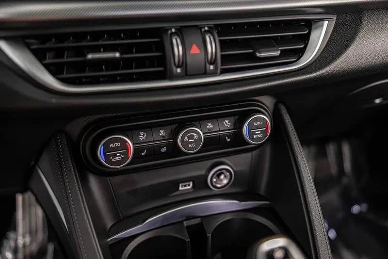 2020 Alfa Romeo Stelvio - Image 14 of 19