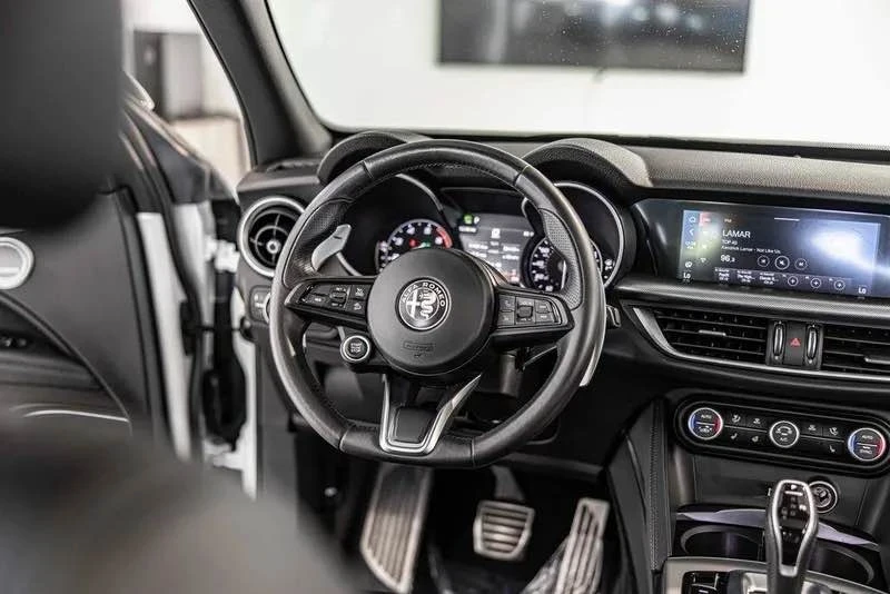 2020 Alfa Romeo Stelvio - Image 18 of 19
