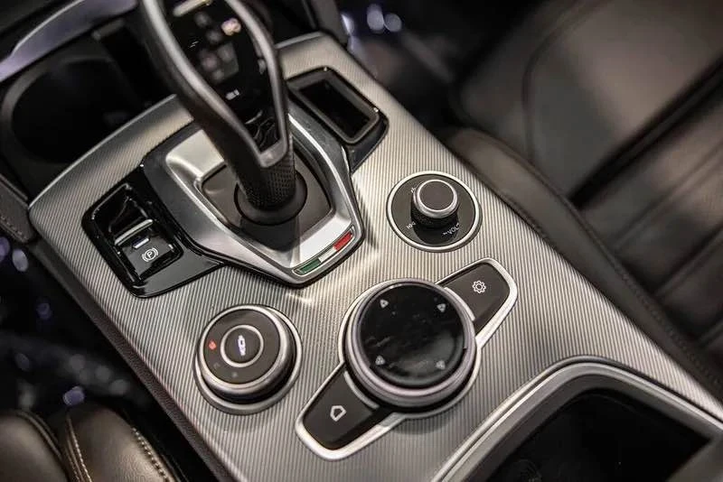2020 Alfa Romeo Stelvio - Image 16 of 19