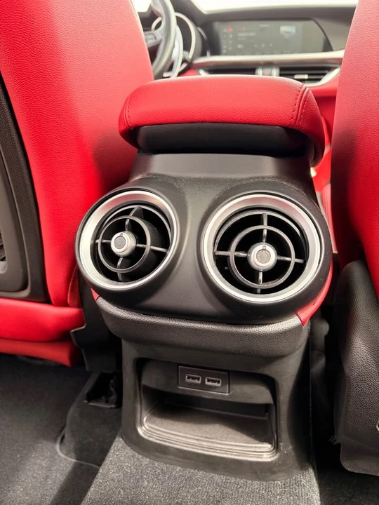 2020 Alfa Romeo - Image 15 of 20
