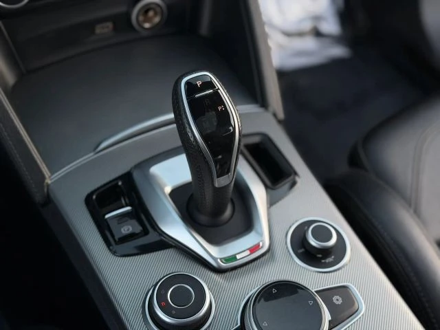 2020 Alfa Romeo Stelvio - Image 25 of 30