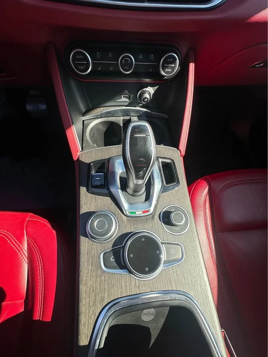 2020 Alfa Romeo Stelvio - Image 9 of 17