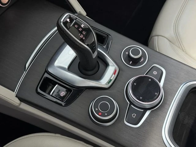 2020 Alfa Romeo Stelvio - Image 24 of 31