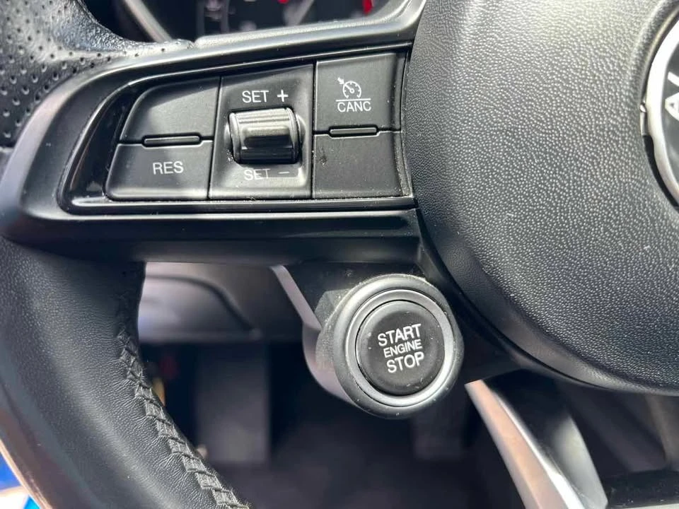 2020 Alfa Romeo Giulia - Image 17 of 20