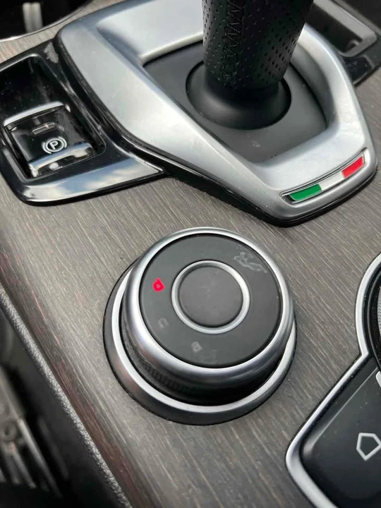 2020 Alfa Romeo Giulia - Image 13 of 20