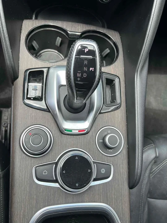 2020 Alfa Romeo Giulia - Image 12 of 20