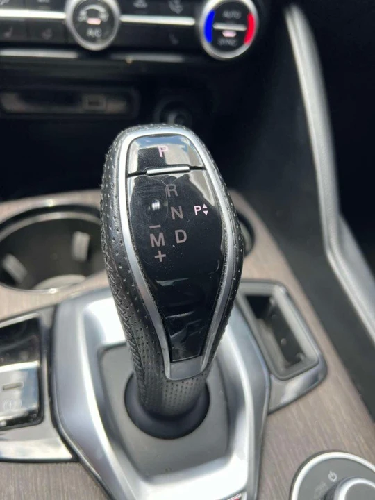 2020 Alfa Romeo Giulia - Image 14 of 20