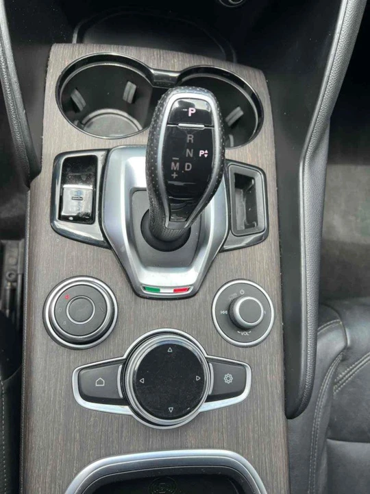 2020 Alfa Romeo Giulia - Image 12 of 20