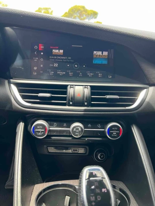 2020 Alfa Romeo Giulia - Image 15 of 20