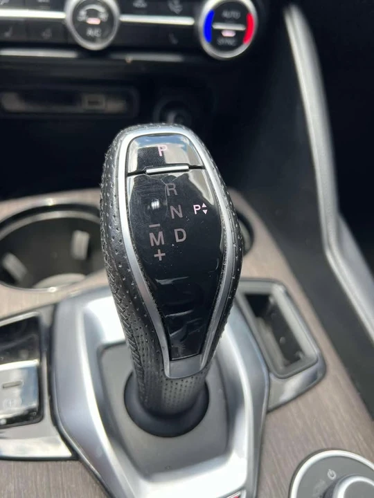 2020 Alfa Romeo Giulia - Image 14 of 20