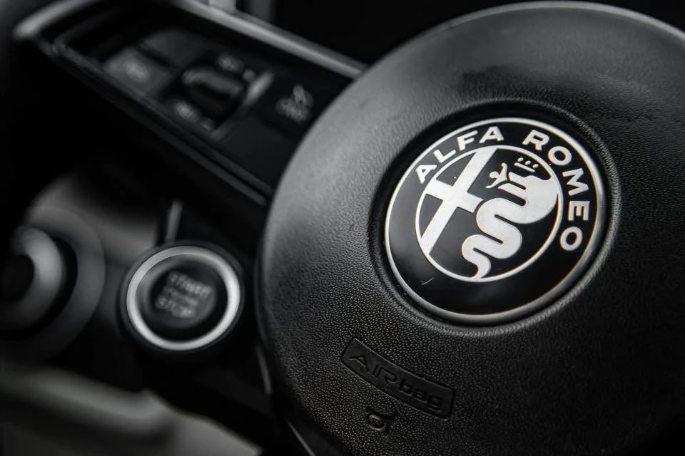 2020 Alfa Romeo Giulia - Image 9 of 13