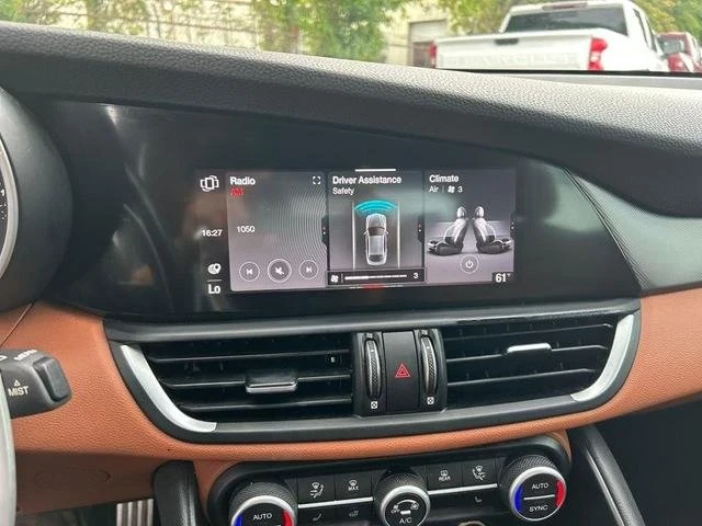 2020 Alfa Romeo Giulia - Image 15 of 18