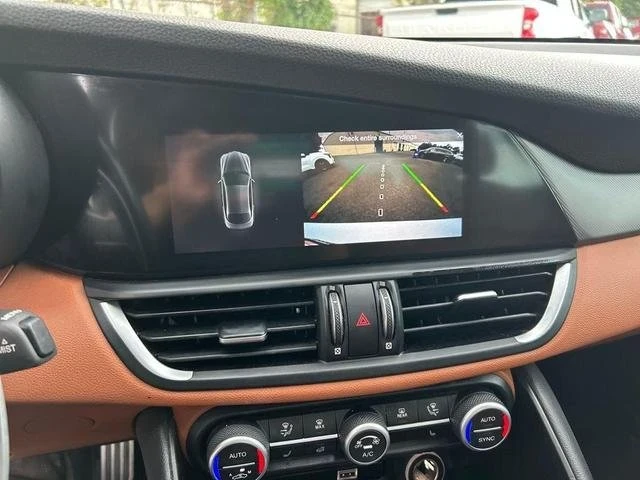 2020 Alfa Romeo Giulia - Image 16 of 18