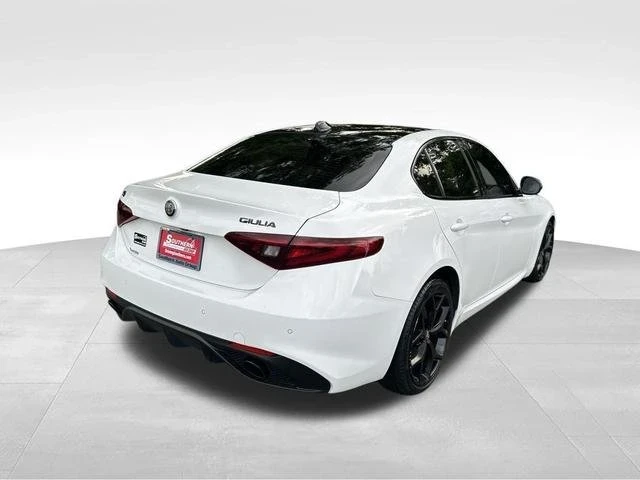 2020 Alfa Romeo Giulia - Image 5 of 18