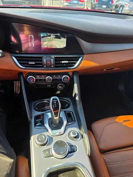2020 Alfa Romeo Giulia - Image 15 of 15