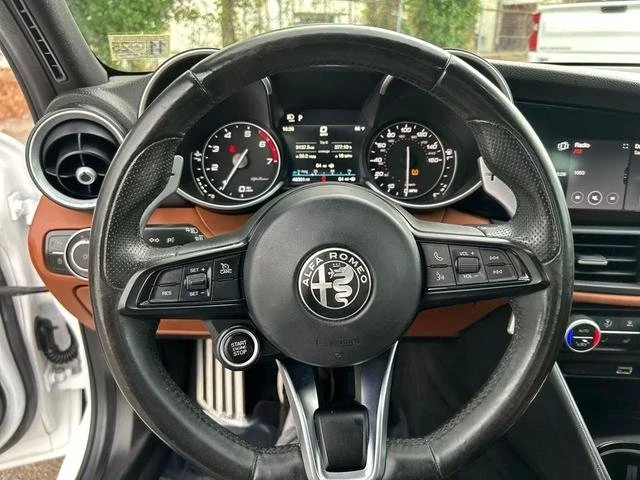 2020 Alfa Romeo Giulia - Image 17 of 18