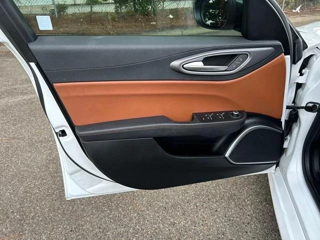 2020 Alfa Romeo Giulia - Image 10 of 18